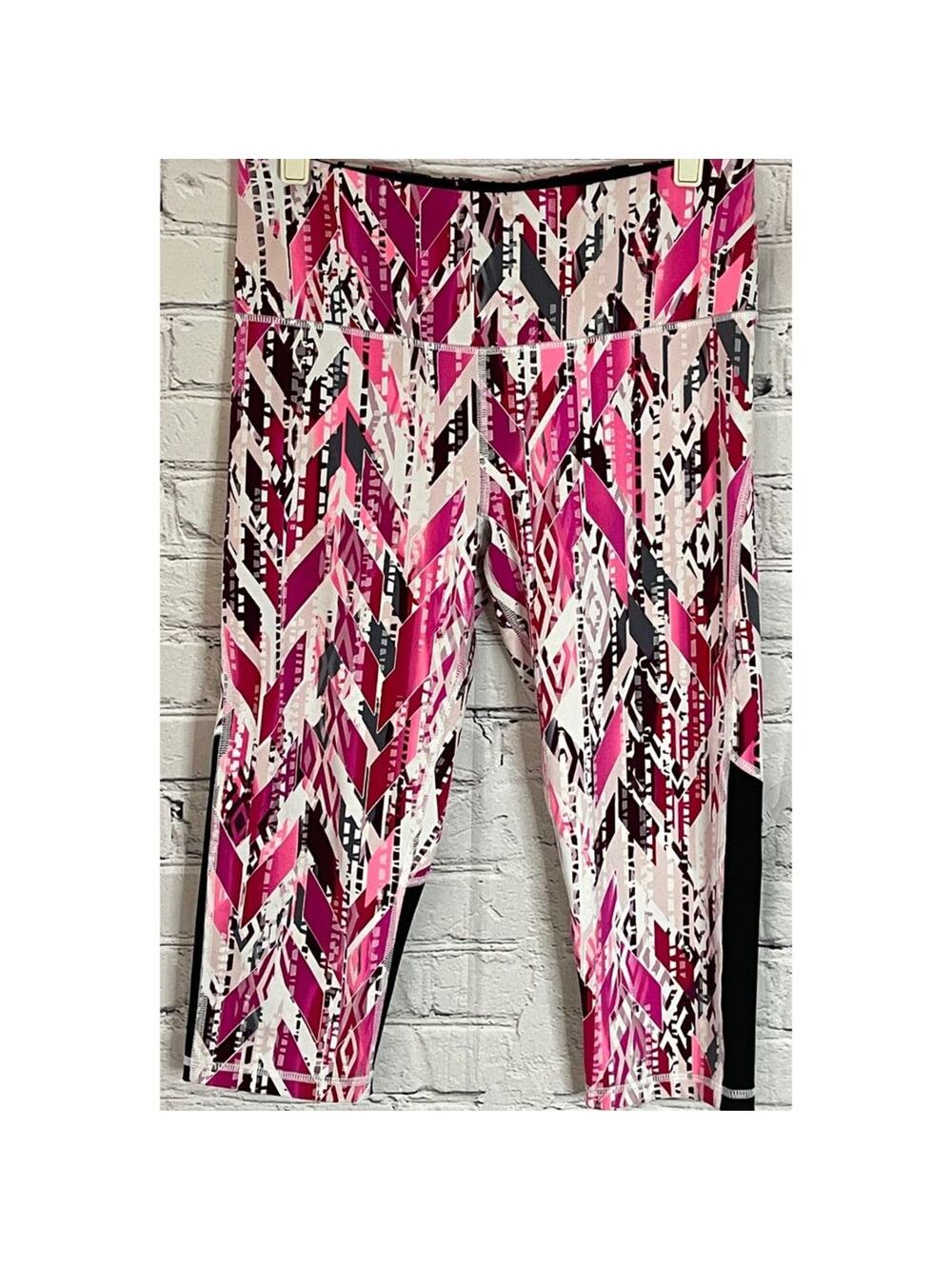 Victoria's Secret VSX Sport Women’s KnockOut Capri Leggings (Size S/P)